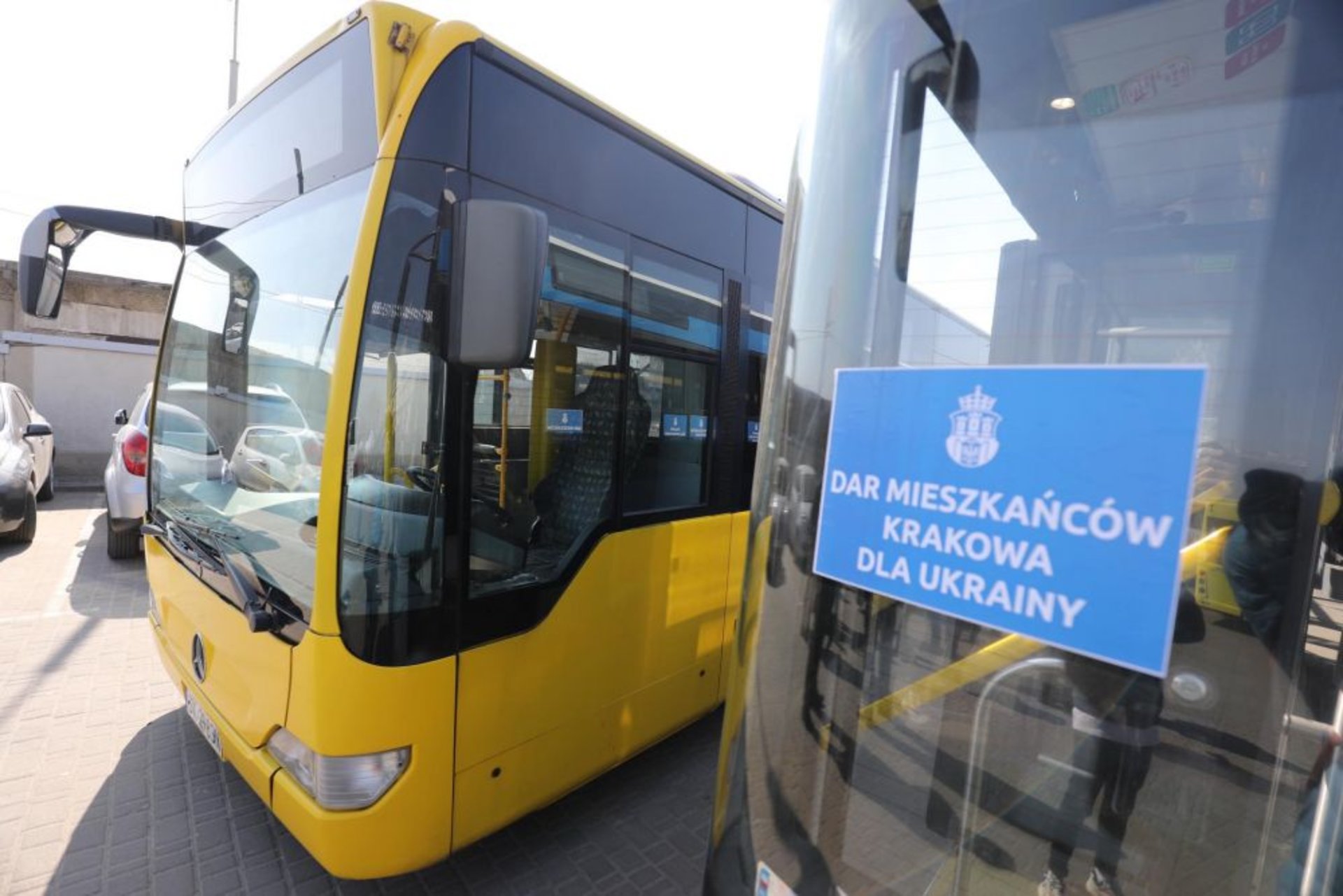 Львів отримав від польських міст 20 великих низькопідлогових автобусів