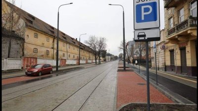 У Львові магістральну вулицю перетворили у вузький проїзд (ФОТО)