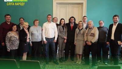 Голові Львівської письменницької спілки Ігорю Гургулі, який підтримав кандидата від "слуг", висловили недовіру