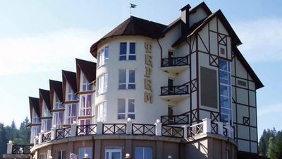 На Львівщині всю ніч гасили масштабну пожежу в готелі на гірськолижному курорті