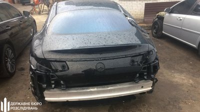 Як львівські митники організували продаж елітних автомобілів з перебитими номерами (ФОТО)