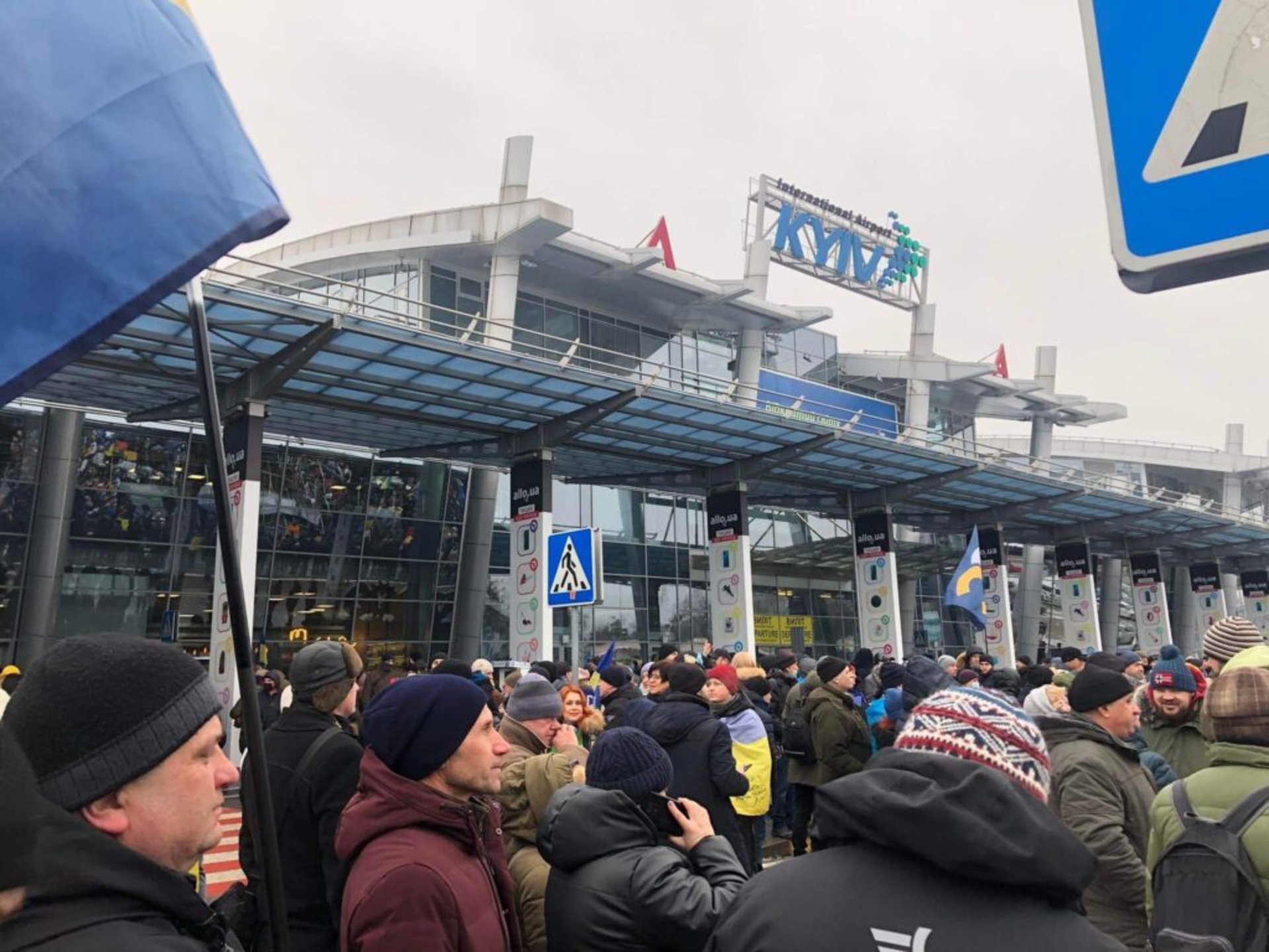 Активісти з Львівщини зустрічали Порошенка у Києві, фото Четверта студія