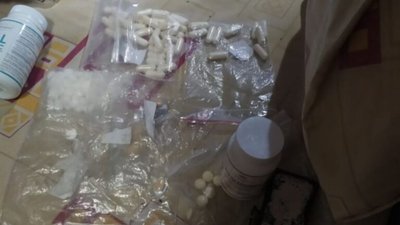 У центрі Львова у чоловіка виявили понад 200 пігулок невідомого походження
