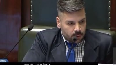 Екс-мер Ріо-де-Жанейро підключився до засідання мерії просто з туалету