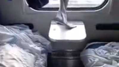 Гімнастки з Одеси розважились у поїзді (ВІДЕО)