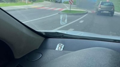 У Львові на одній з вулиць створили аварійну ситуацію (ФОТО)