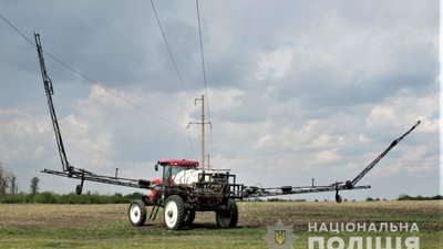 На Львівщині під час польових робіт фермера уразило струмом лінії електропередач (ФОТО)