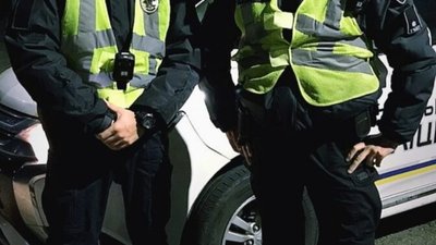 На Львівщині поліцейські здійснили супровід зі Стрия хворої дівчинки до лікарні