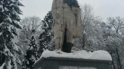 На Львівщині невідомі «обезголовили» пам'ятник Шевченку