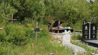 У Львові могили на цвинтарі заростають травою (ФОТО)