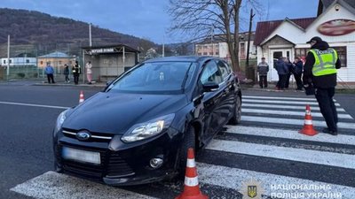 На Львівщині 14-річний мотоцикліст влетів під машину