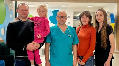 У Львові робот-хірург допоміг врятувати життя 6-річної дівчинки