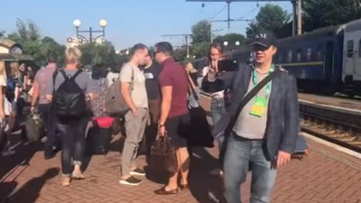 Як у Трускавці зе-депутати пройдуть вишкіл «втекти від журналіста»