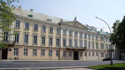 У будівлі Львівської обласної ради виявили самовільно замінені вікна та двері