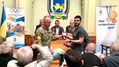 Учасники зимової Оліміпади-2022 – провідні санкарі Львівщини отримали відзнаки Міністерства оборони України