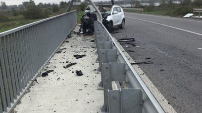На Львівщині на мості автомобіль влетів у міст (ФОТО, ВІДЕО)