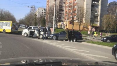 У Львові не розминулись три автомобілі (ФОТО)