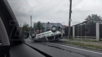 На Львівщині перекинувся автомобіль (ВІДЕО)
