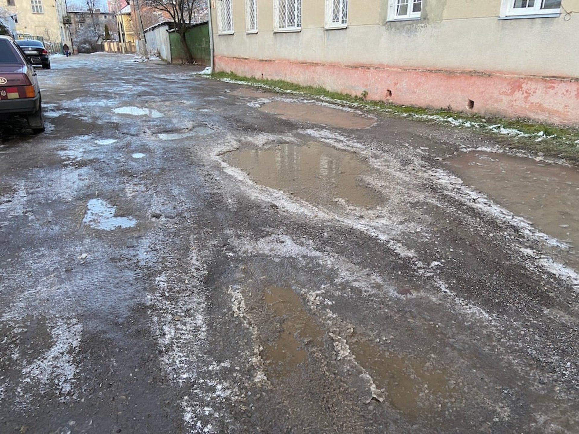 Вулиця Корінна у Львові. Фото із спільноти Гаряча лінія міста Львова