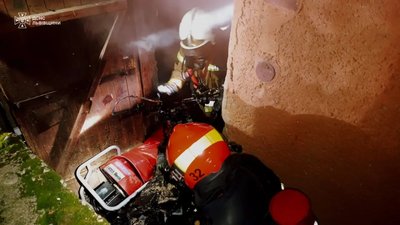 У Львові під час пожежі в підвалі рятувальники врятували чотирьох людей, серед них дитину