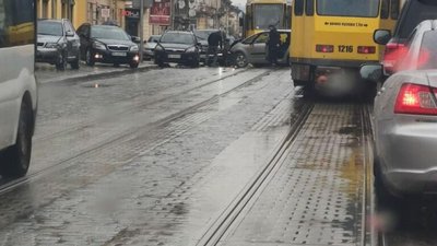 У Львові на Городоцькій не розминулись автомобілі (ВІДЕО)