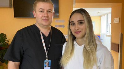 У Львові в режимі 3D прооперували 20-річну дівчину з пухлиною наднирника (ФОТО)