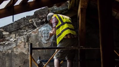 На Фабриці повидла у Львові знайшли скульптуру ХІХ ст. для відлякування злих духів (ВІДЕО)