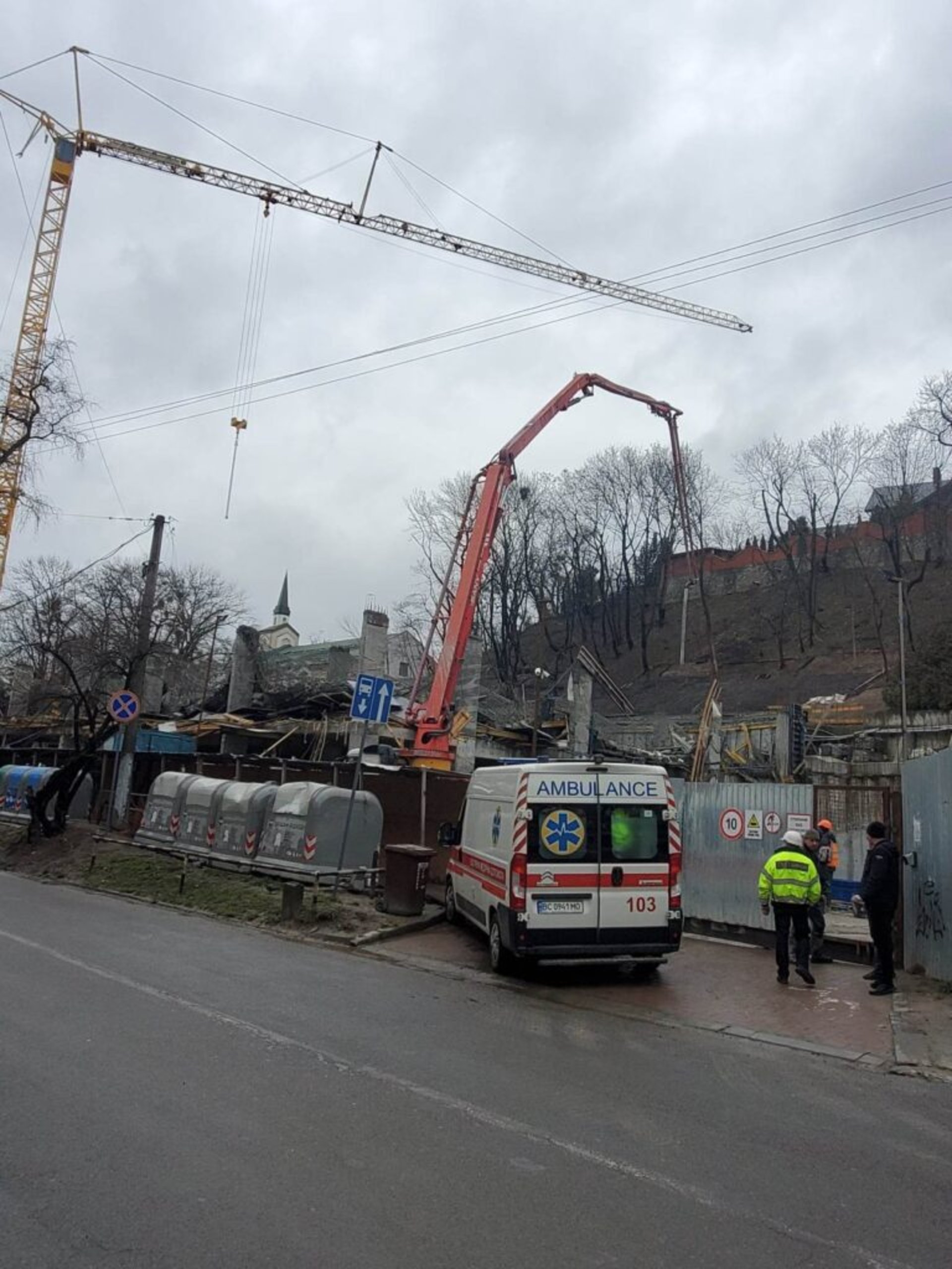 У Львові обвалився будівельний майданчик