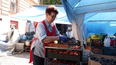 Треба продукти і "робочі руки": Львів'ян та переселенців закликають долучатися до волонтерської кухні
