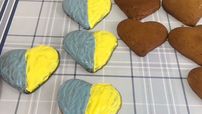 На Львівщині поліцейські виготовляють смаколики для захисників (ФОТО)