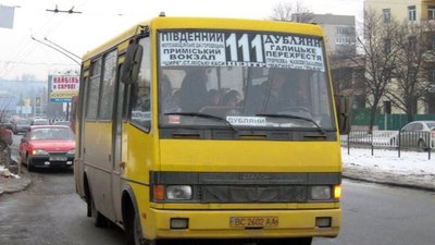 У Львові водій маршрутки кермував без прав