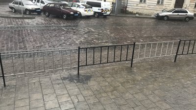 Злива у центрі Львова (ВІДЕО)