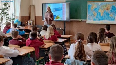 Прокурор Пустомитівської окружної прокуратури провела урок для учнів Львівської академічної гімназії