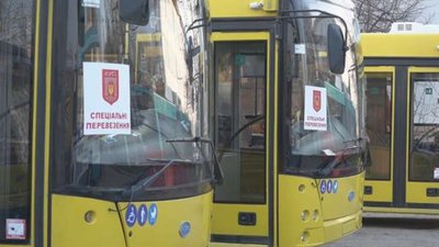 Козицького закликають задля безпеки пасажирів відновити роботу громадського транспорту (ВІДЕО)