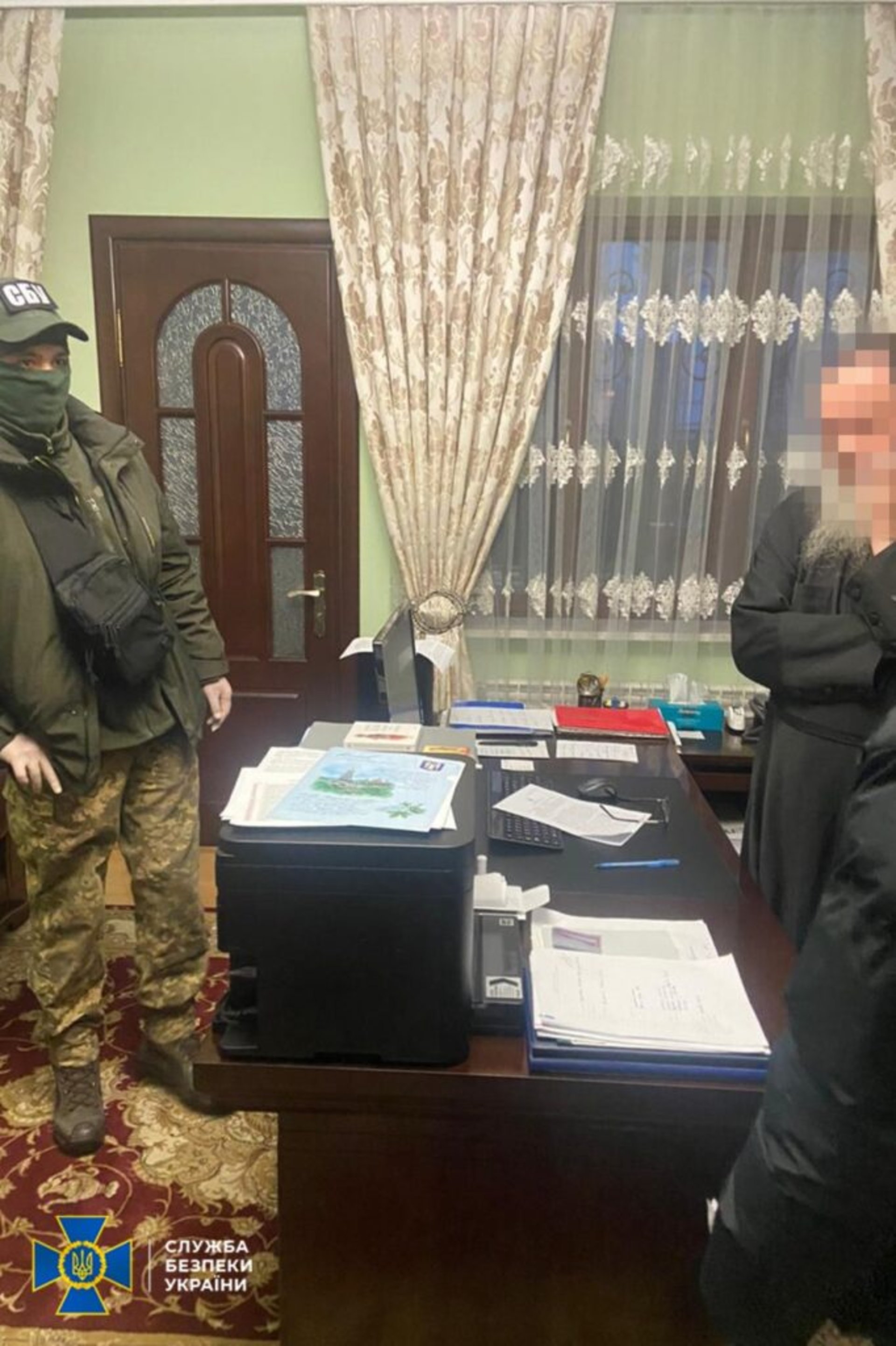 знайшли методички з москви, російське громадянство та посвідчення окупантів