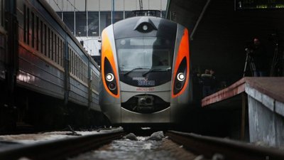 Україна призупиняє залізничне сполучення з Польщею