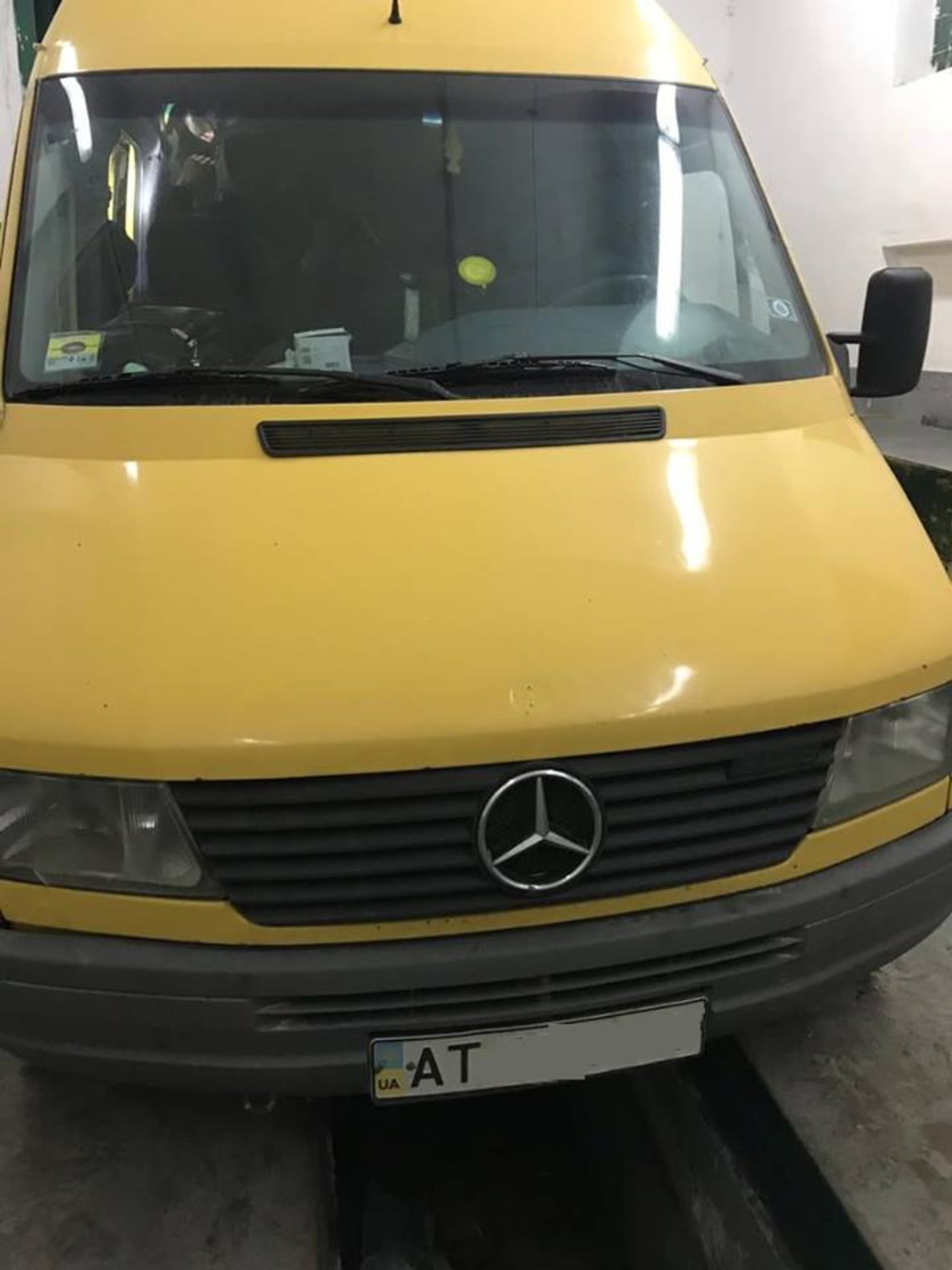 На Львівщині знайшли контрабанду в стелі автомобіля
