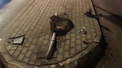 У Винниках пʼяний водій влетів у дорожній знак