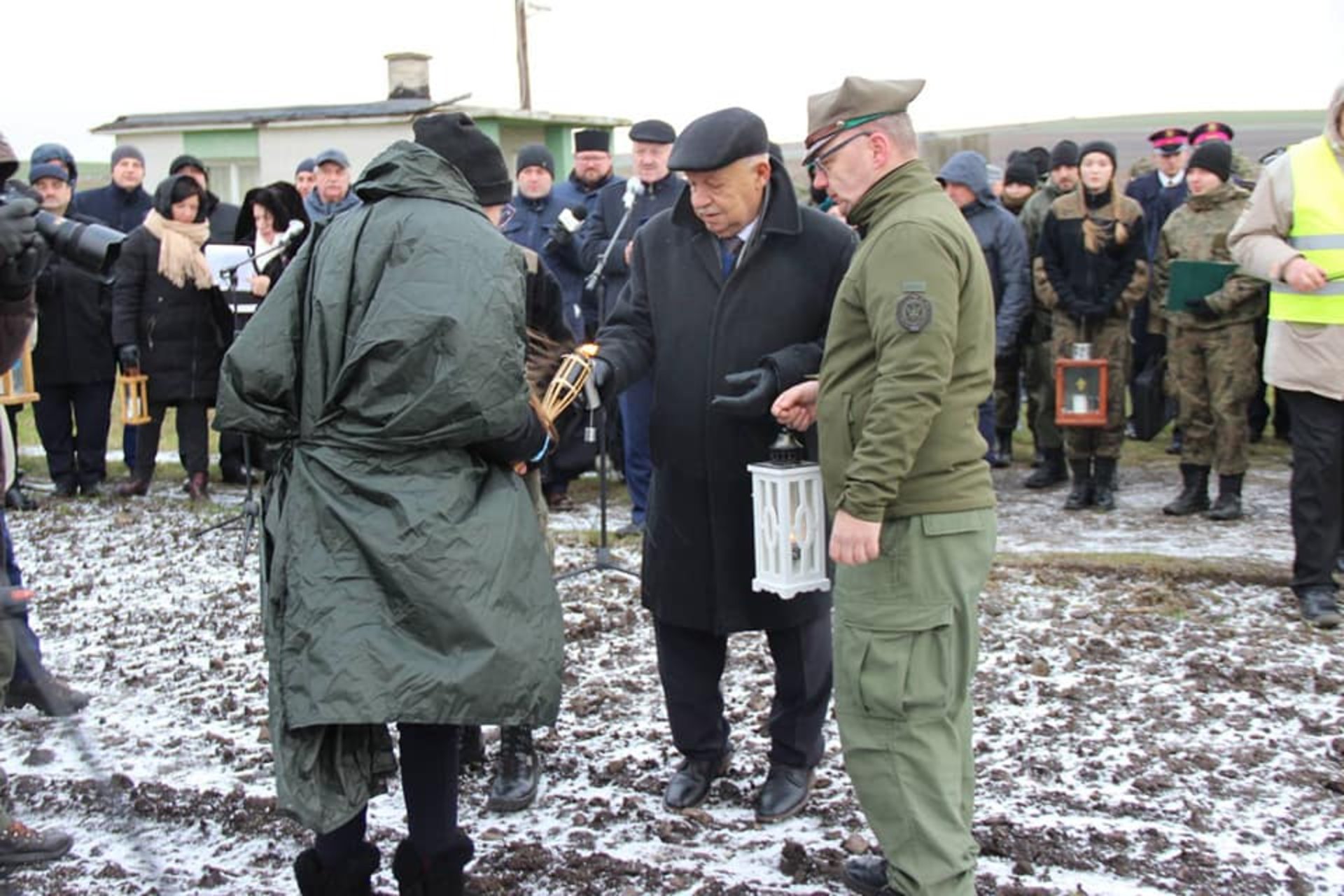 У Нижанковичах польські скаути передали українським пластунам Вифлеємський вогонь. Фото Михайло Гичка