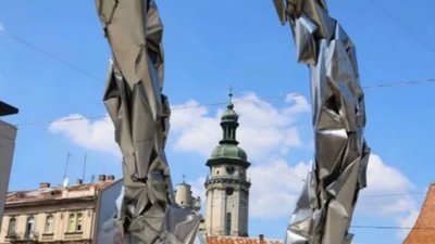 У Львові чиновник обласної ради розкритикував скульптуру галереї Козицького