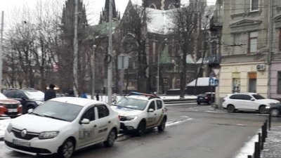 Внаслідок наїзду «Рено» у Львові травмована пенсіонерка (ФОТО)