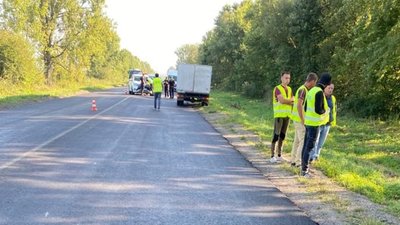 На Львівщині водій фургона скоїв смертельний наїзд на дорожніх робітників (ФОТО)