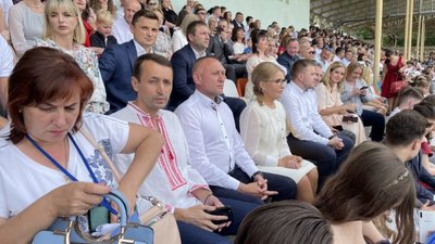 У Тернополі випускникам показали Тимошенко (ВІДЕО)