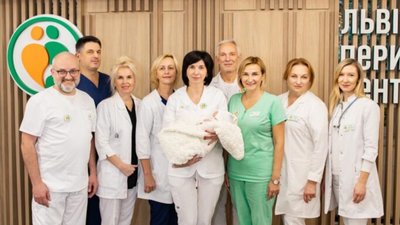 У Львові жінка народила доньку після боротьби з раком