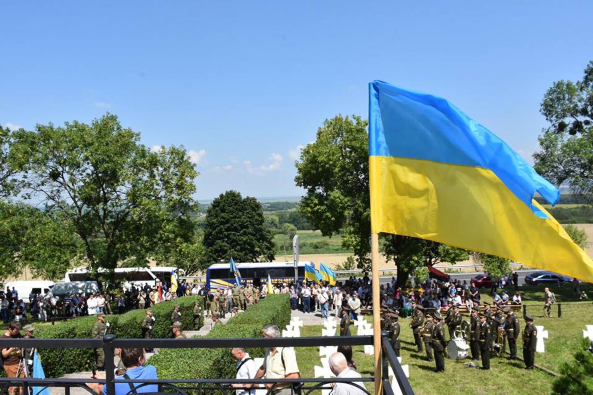 На Золочівщині із почестями перепоховали загиблих у липні 1944-го вояків-дивізійників