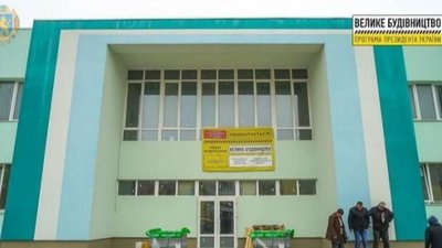 У Давидові підходить до завершення реконструкція басейну «Тризуб»