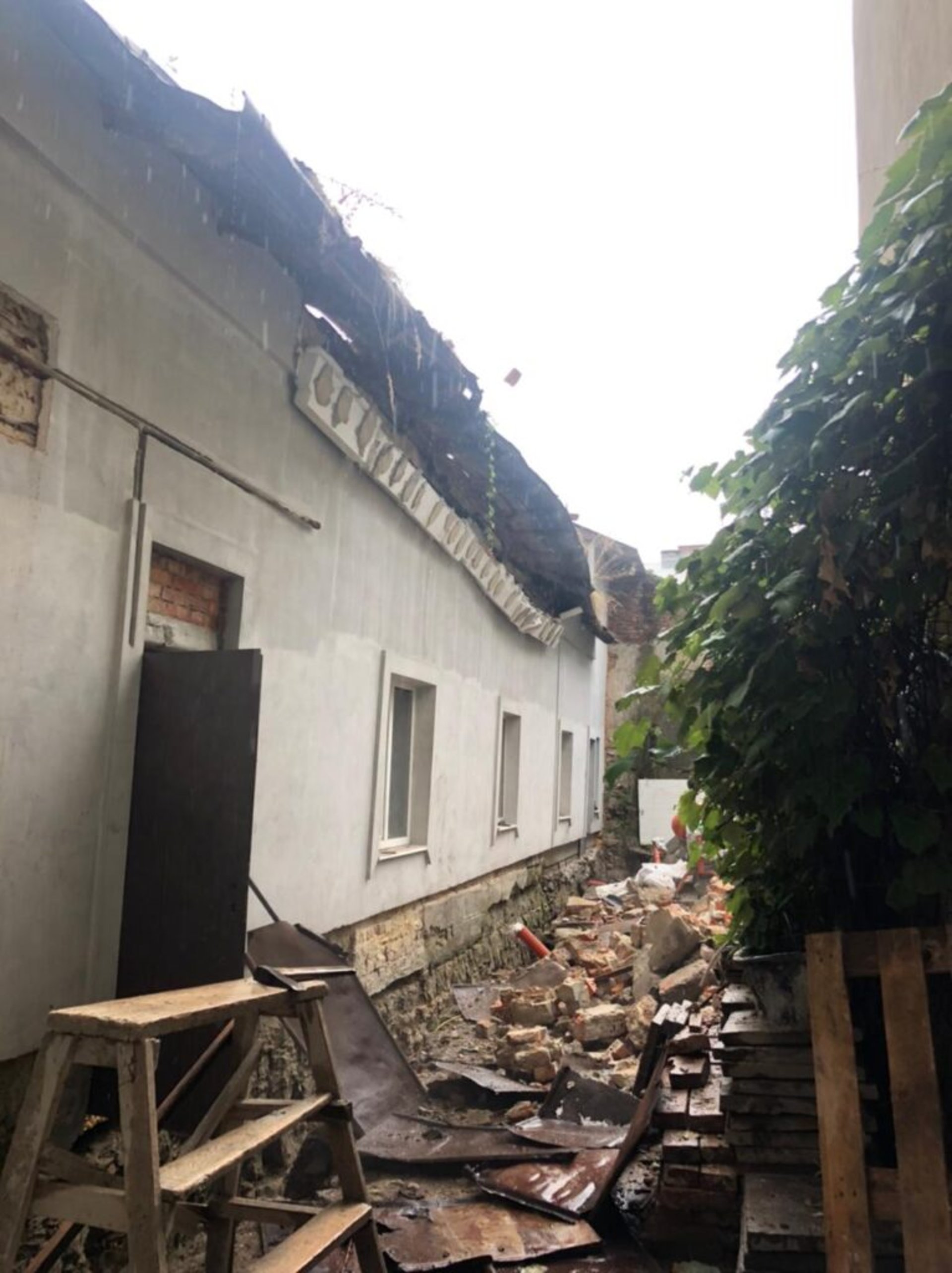 У Львові встановлюють обставини загибелі неповнолітнього внаслідок обвалу будинку