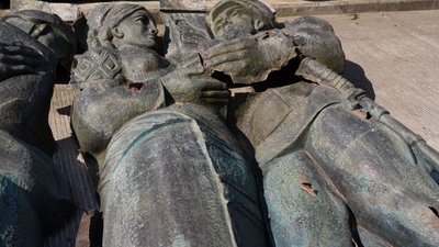 У Львові триває демонтаж Монументу слави (ФОТО, ВІДЕО)