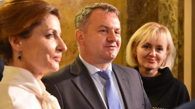 Львівський губернатор з дружиною побував у театрі (ФОТО)