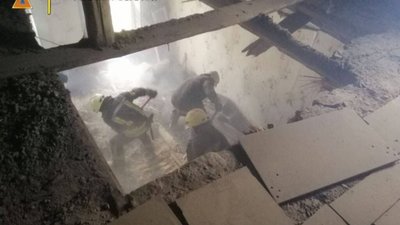 В Одесі на голову пенсіонерці обвалилась стеля (ВІДЕО)